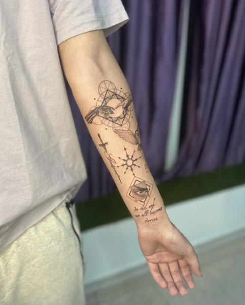Fine line geometric hands tattoo by @katia.iink