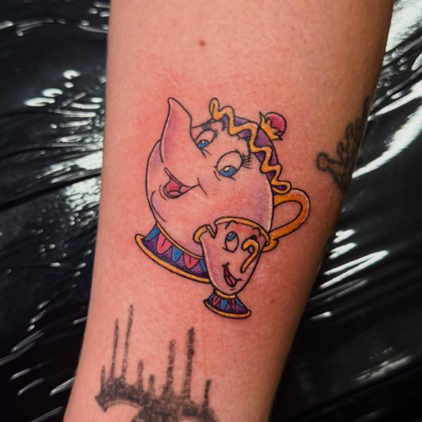 Color teapot and cup tattoo by @katwhysalltattoos