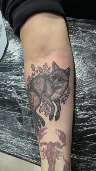 Illustrative woodland fox tattoo by @kaynemctattoos