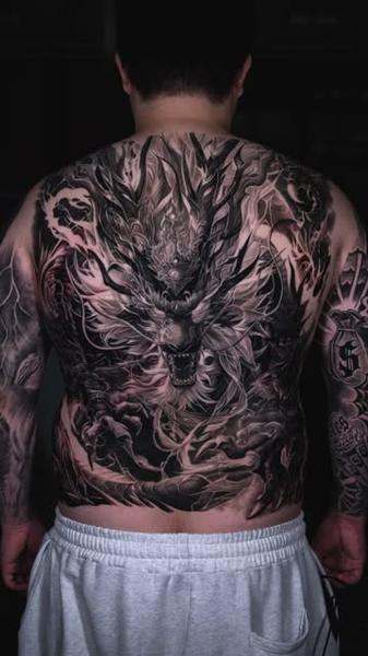 Japanese dragon backpiece tattoo by @kazin_tattooer