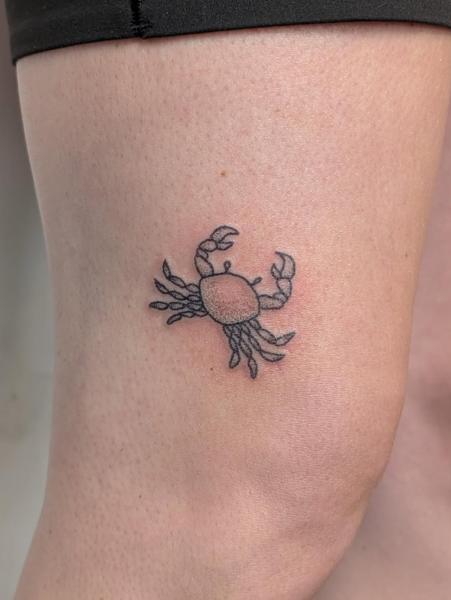 Fine line crab tattoo by @kellyneedles