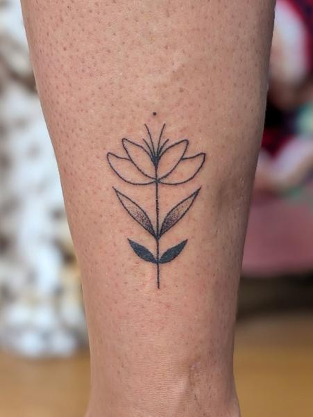 Fine line minimalist flower tattoo by @kellyneedles