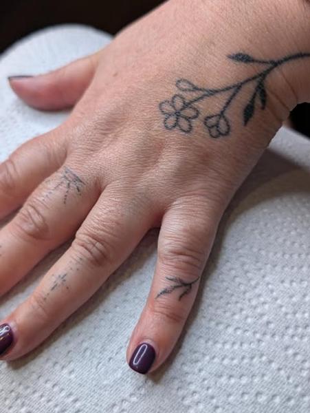 Fine line floral finger tattoo by @kellyneedles