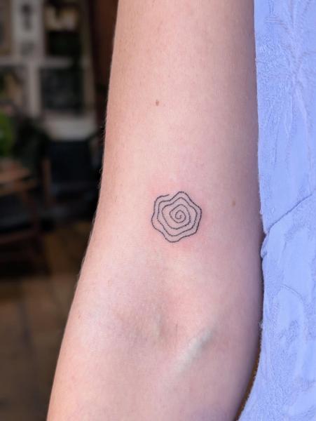 Fine line spiral pattern tattoo by @kellyneedles