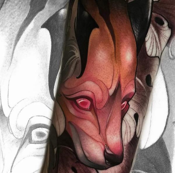 Illustrative kitsune mask tattoo by @kennipoke