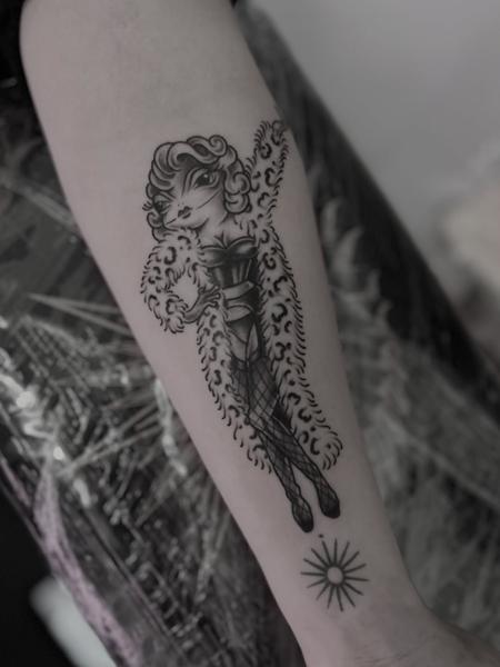 Illustrative blackwork burlesque frog tattoo by @kerieedwardstattoo