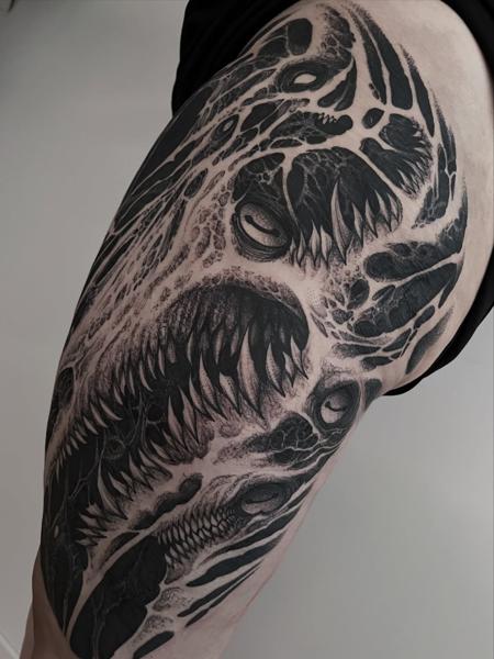 Blackwork abstract creature tattoo by @kinezos_qq