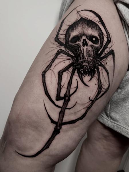 Blackwork skull spider tattoo by @kinezos_qq