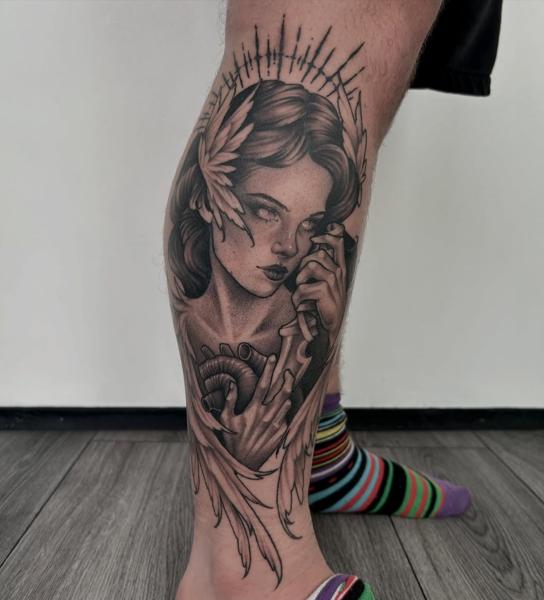 Realism woman with skull tattoo by @kira_ludwig_tattoos