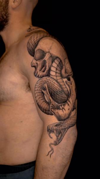 Realism snake and skull tattoo by @knife_dance