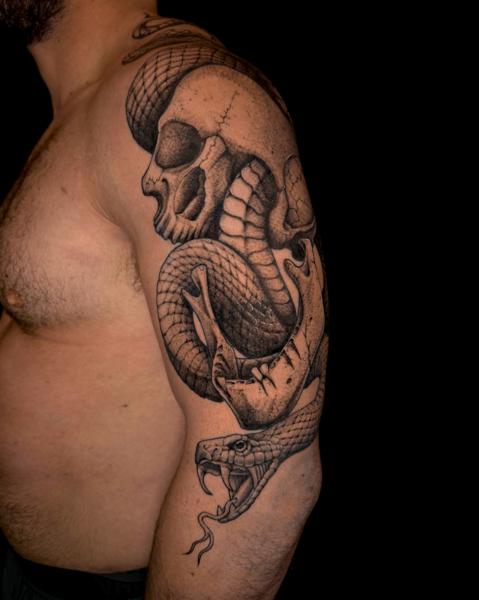 Blackwork snake and skull tattoo by @knife_dance