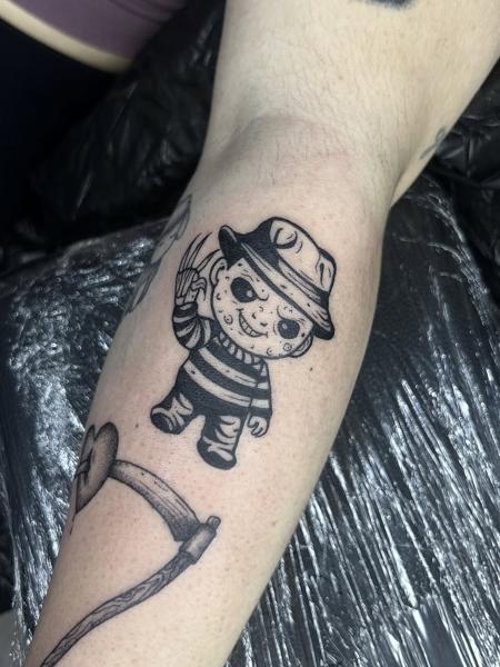 Blackwork cartoon slasher tattoo by @konna.aesthetics