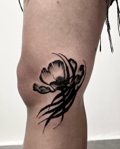 Blackwork floral design tattoo by @kona_trv