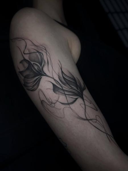 Fine line abstract floral tattoo by @zzirini
