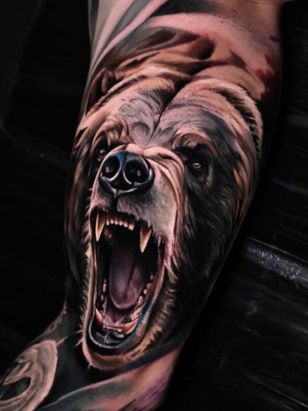 Realism roaring bear tattoo by @kseniasimone