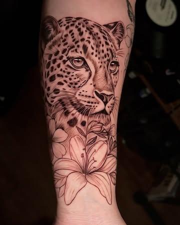 Fine line realism leopard floral tattoo by @kylepotterink