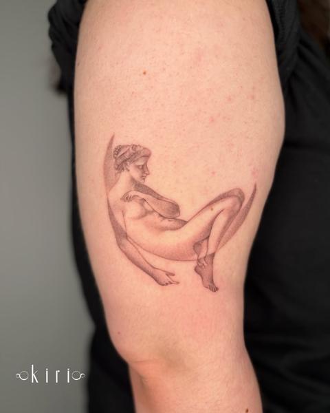 Fine line classical figure tattoo by @kiri.vrs