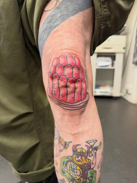 Traditional red jelly tattoo by @lalhardy