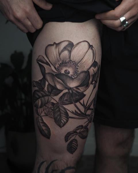 Realism floral design tattoo by @lionoflauratattoos