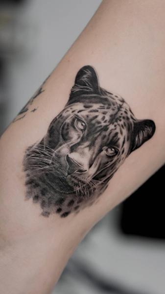 Realism leopard portrait tattoo by @lebyla
