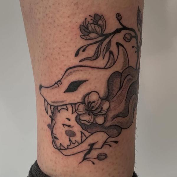 Illustrative fox mask floral tattoo by @deyatatts