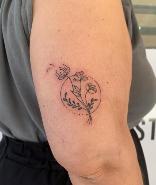 Fine line floral bouquet tattoo by @deyatatts