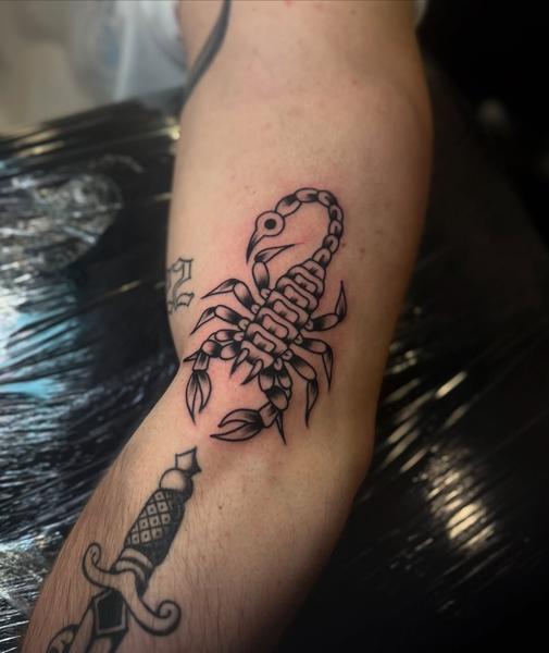 Traditional scorpion tattoo by @leeregantattoo
