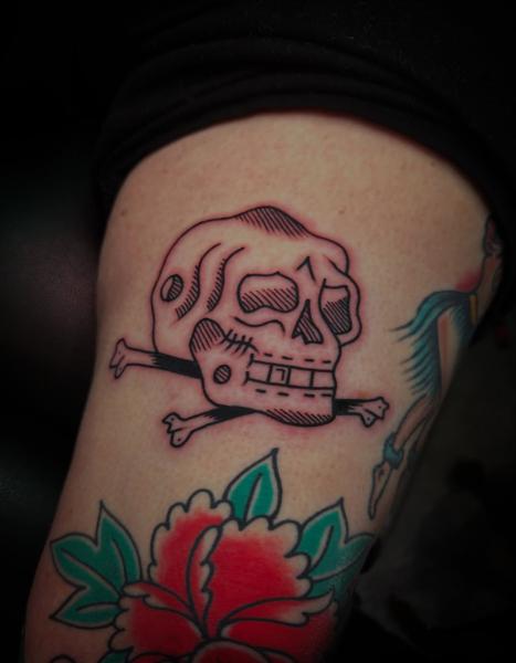 Traditional skull and crossbones tattoo by @leeregantattoo