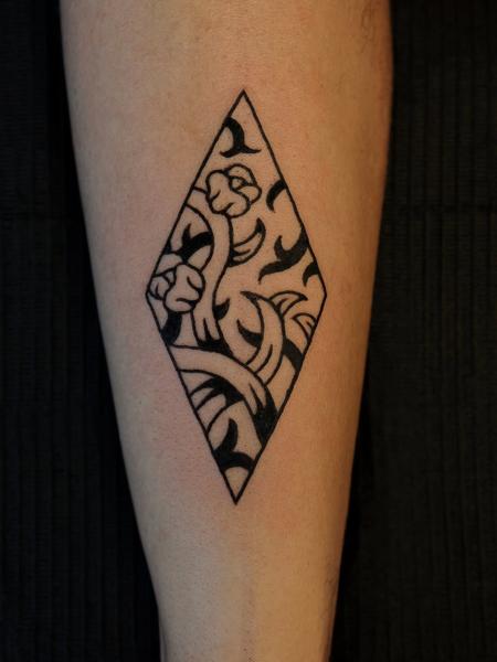 Blackwork abstract pattern tattoo by @fabrikatattooaesthetica