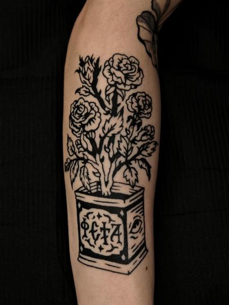 Blackwork potted roses tattoo by @fabrikatattooaesthetica