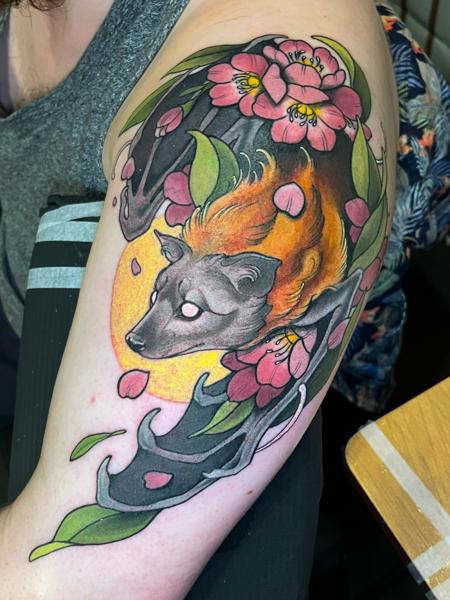 Neo-Traditional wolf with flowers tattoo by @linkachuu.tattoo
