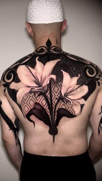 Geometric geometric floral tattoo by @lisaammertattoo