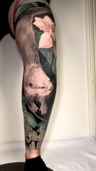Realism otter and flowers tattoo by @lisaammertattoo
