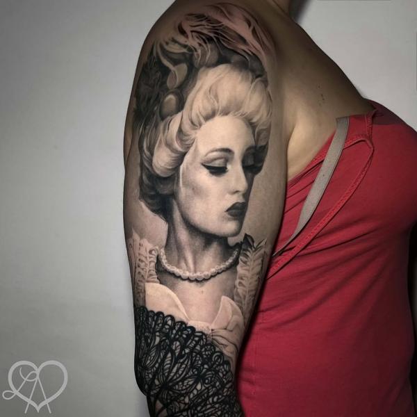 Realism elegant woman tattoo by @lisaammertattoo