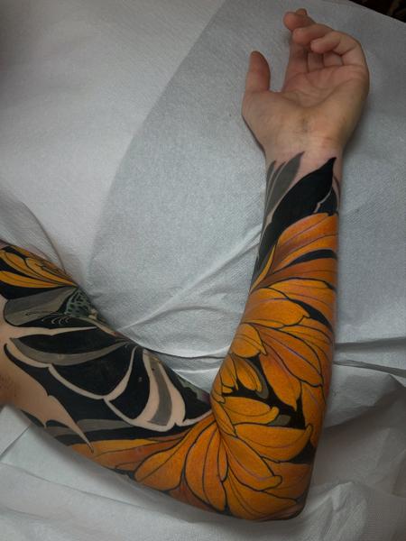 Japanese floral sleeve tattoo by @lore.morato