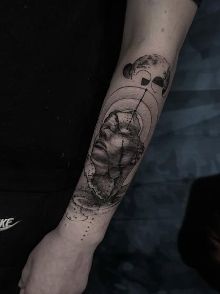 Blackwork cracked face moon tattoo by @loreta.win.tattoo