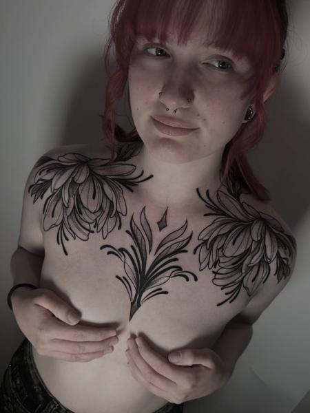 Blackwork ornamental floral tattoo by @loreta.win.tattoo