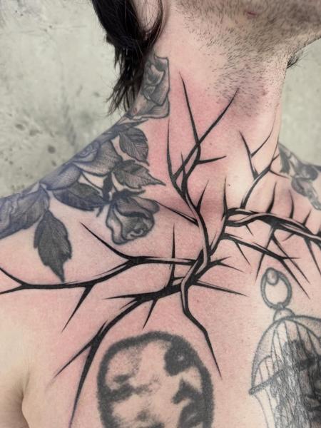 Blackwork thorny branches tattoo by @loz_tattooer