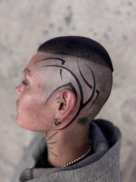 Blackwork tribal lines tattoo by @loz_tattooer