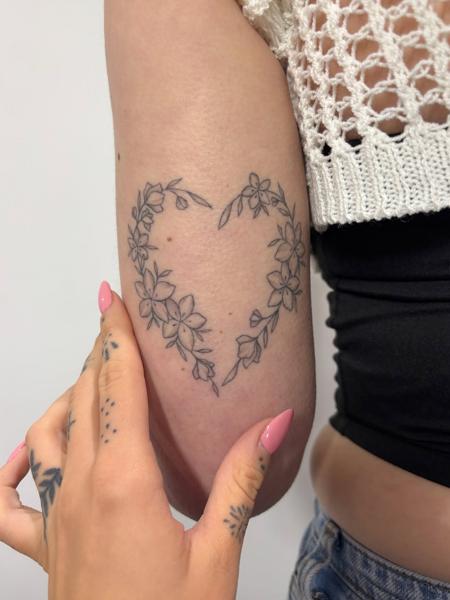 Fine line floral floral heart tattoo by @lucie.tattoo