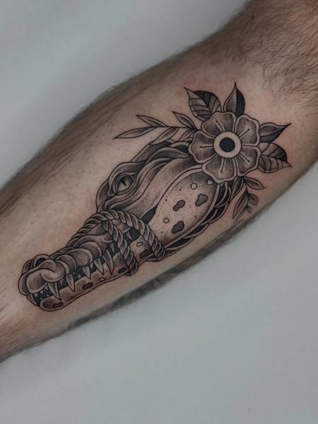 Neo-traditional floral crocodile tattoo by @lucky_lou_tattoos