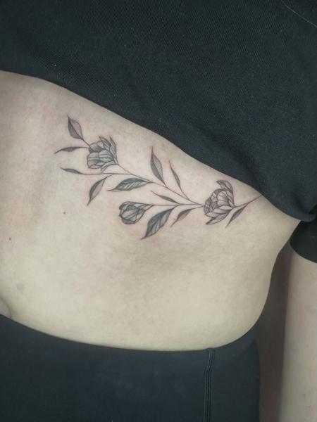 Fine line floral vine tattoo by @lucky_lou_tattoos