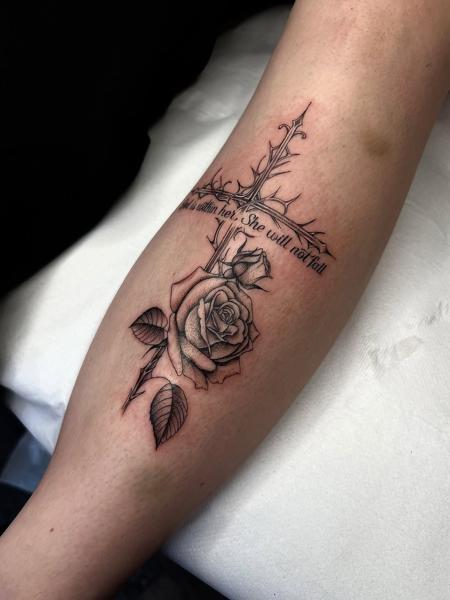 Fine line rose and text tattoo by @lucysaffrontattoo