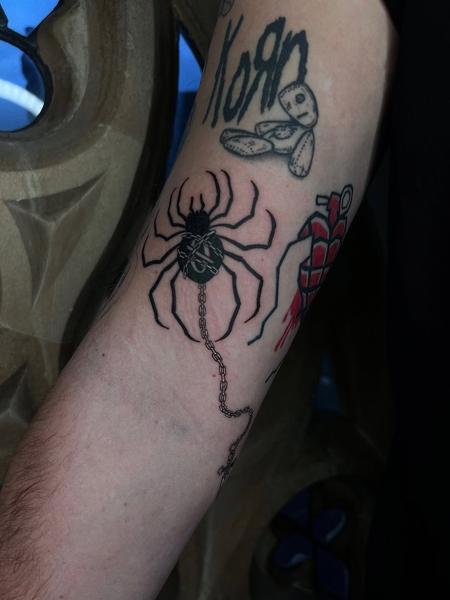Linework spider with chain tattoo by @lucysaffrontattoo