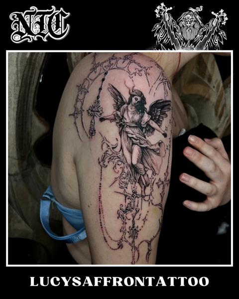 Blackwork angel with rosary tattoo by @lucysaffrontattoo