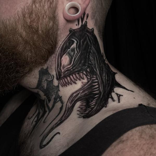Realism alien creature tattoo by @luisjtattoos