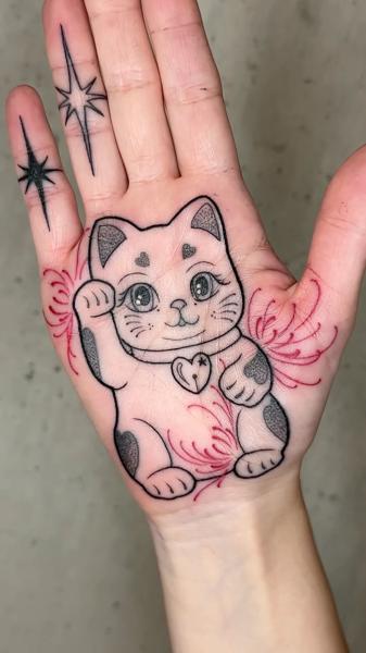 Fine Line lucky cat tattoo by @lukeaashley
