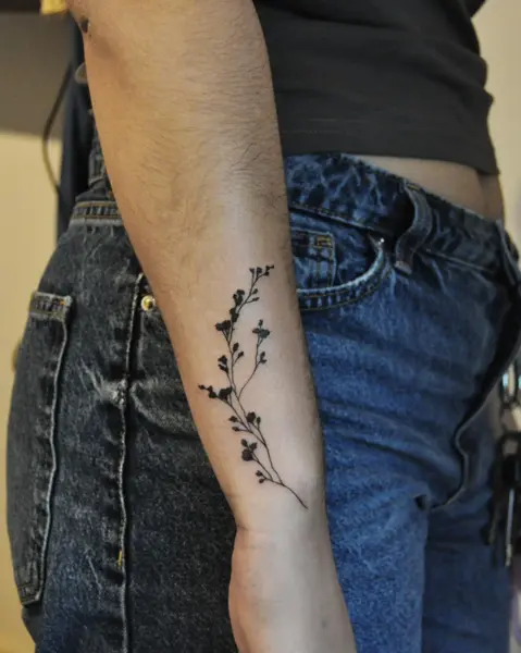 Fine line delicate branch tattoo by @tatts_n_tonic