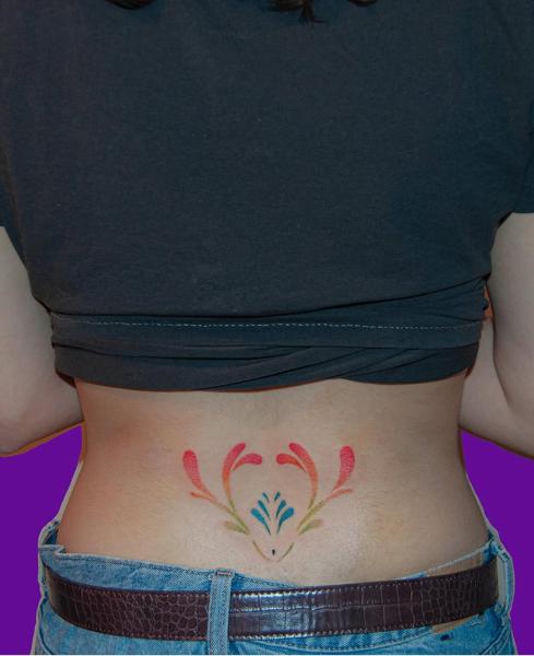 Minimalist abstract floral tattoo by @tatts_n_tonic
