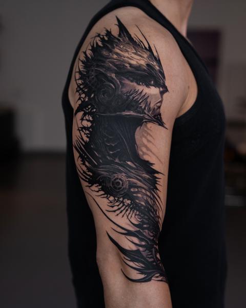 Blackwork abstract creature tattoo by @magetower.tattoo